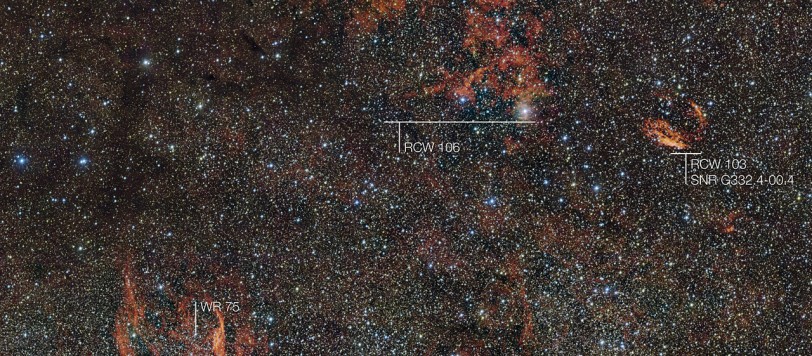 In diesem gewaltigen neuen Bild werden Wolken aus purpurrotem Gas von seltenen, massereichen Sternen erleuchtet, die vor nicht allzu langer Zeit gerade erst gezündet haben und noch tief in dicken Staubwolken verborgen sind. Diese sengend-heißen, sehr jungen Sterne sind nur flüchtige Darsteller auf der kosmischen Bühne und ihre Entstehung bleibt weiterhin voller Rätsel. Der gewaltige Nebel, in dem diese Riesen geboren wurden, ist hier zusammen mit seiner sternenreichen und faszinierenden Umgebung detailreich vom VLT Survey Telescope (VST) der ESO am Paranal-Observatorium in Chile aufgenommen worden. In dieser Weitwinkelaufnahme sind auch viele andere interessante Objekte zu sehen: Zum Beispiel sind die Filamente rechts im Bild Überbleibsel der lange zurückliegenden Supernova SNR G332.4-00.4 (auch als RCW 103 bezeichnet), und die glimmenden roten Filamente im unteren linken Bereich (RCW 104) umgeben den ungewöhnlichen und sehr heißen Wolf-Rayet-Stern WR 75. Über die gesamte kosmische Landschaft hinweg sind Flecken aus dunklem Staub zu sehen, die alles im Hintergrund verschleiern. Herkunftsnachweis: ESO
